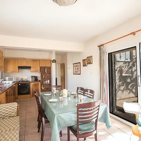 Villa Magusta - Modern 4 Bedroom Ayia Thekla With Pool - Close To The *